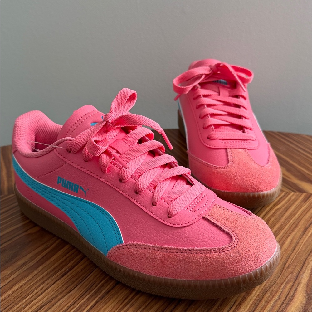 NWT Puma Women’s Sneakers Club II Era Pink/Blue Size US6